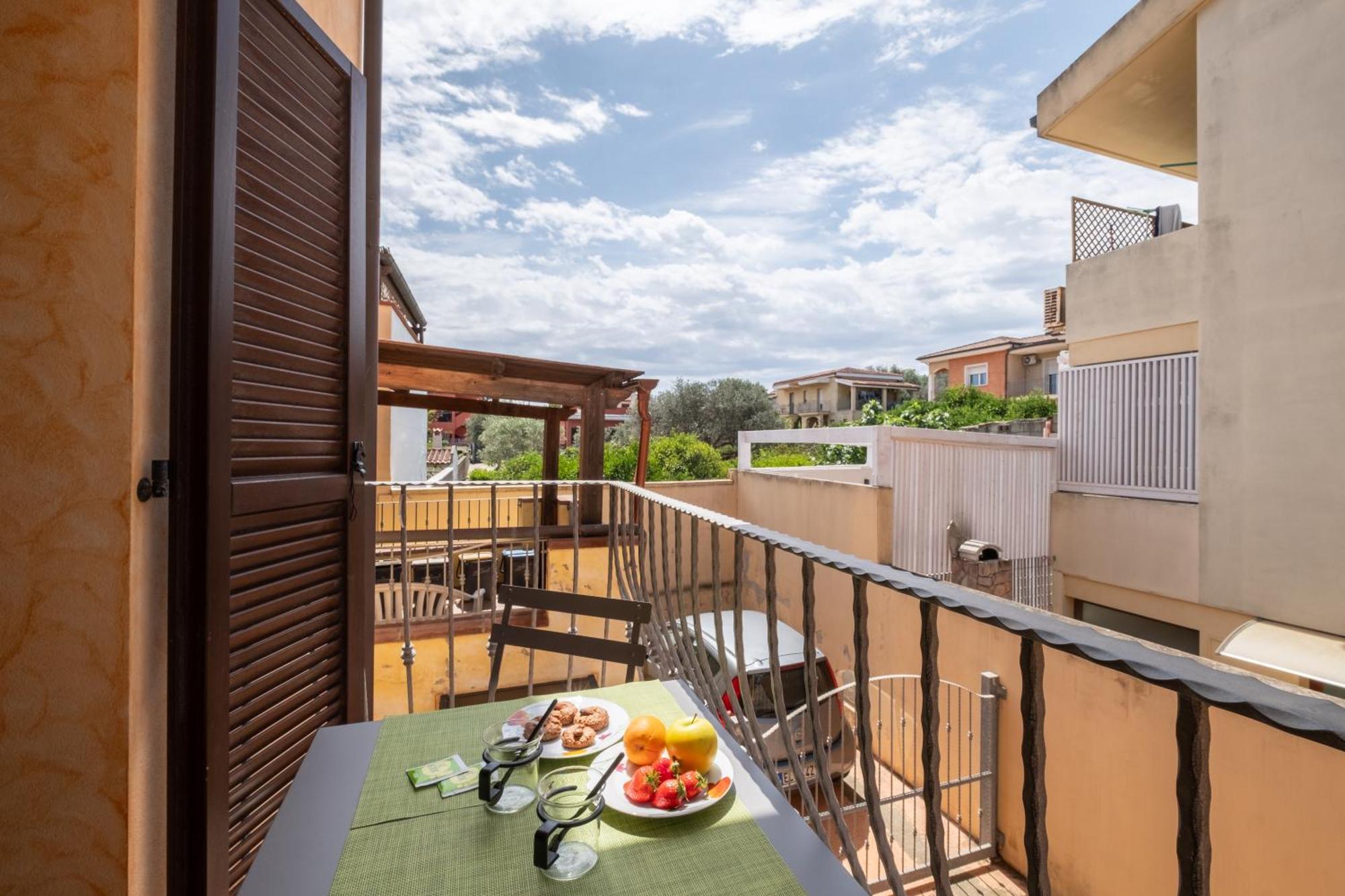 Butterfly Apartment Cagliari - Self Check-In, No Kitchen ภายนอก รูปภาพ