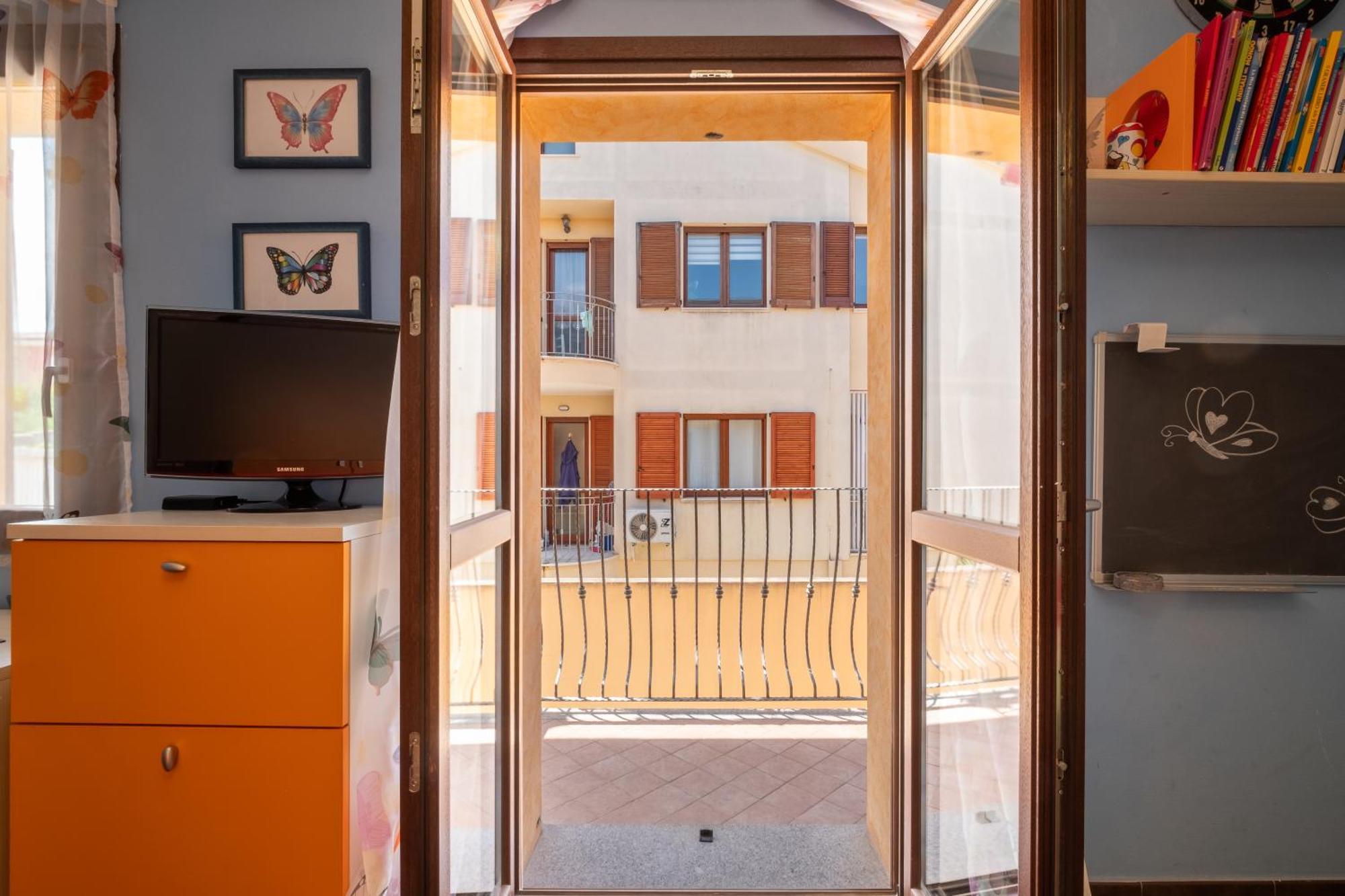 Butterfly Apartment Cagliari - Self Check-In, No Kitchen ภายนอก รูปภาพ